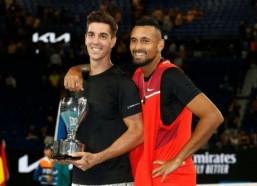 澳网双料冠军吃瓜,揭秘赛场背后的故事与幕后花絮